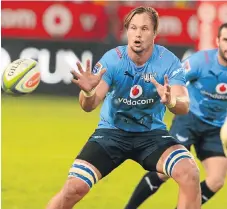  ?? /Gallo Images ?? Helping
hands: Arno Botha makes his first appearance for the Bulls this season on Saturday, coming in for the injured Hanro Liebenberg.