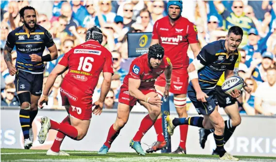  ??  ?? Slipping in: Johnny Sexton, who scored 18 points for Leinster, crosses for his try