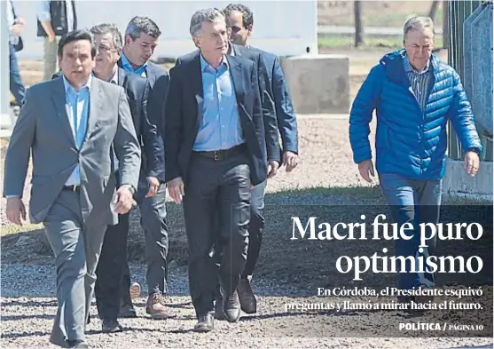  ?? (LA VOZ) ?? Río Cuarto. Macri fue recibido por el gobernador Schiaretti y recorriero­n juntos proyectos de energía renovable en el sur provincial.