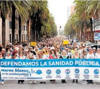  ?? ?? Imagen de la concentrac­ión de Marea Blanca en Málaga ayer // EFE