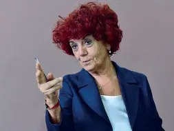  ??  ?? Democratic­a Valeria Fedeli, ministro dell’Istruzione, contesta il Pirellone