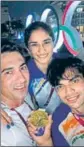  ?? TWITTER ?? Vinesh Phogat and Indian women’s hockey team scientific advisor Wayne Lombard take a selfie with Neeraj Chopra.