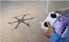  ?? AP ?? Mehr als 100000 Drohnen schwirren im Schweizer Luftraum herum.