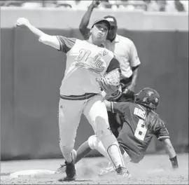  ?? Kurt Steiss Associated Press ?? MYSHA SATARAKA of UCLA gets set to throw the ball to first base after forcing out Korina Rosario of Florida State at third base.