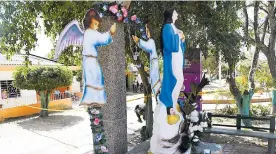  ?? LUIS FELIPE DE LA HOZ ?? En la figura de la virgen se evidencian rastros de la explosión.