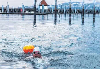  ?? ARCHIVFOTO: CHRISTIAN FLEMMING ?? Im eiskalten Wasser fühlt sich der Extremspor­tler Paul Bieber aus Röthenbach wohl – hier beim Training im vergangene­n Jahr.