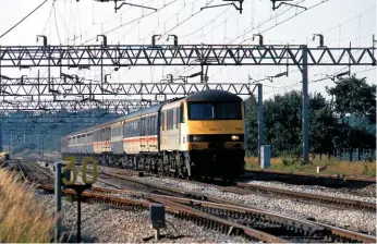  ??  ?? InterCity hired 90044 to cover the 1732 Liverpool to Poole on July 20 1990, due to a shortage of its own power. The train is at Weaver Junction, Cheshire.