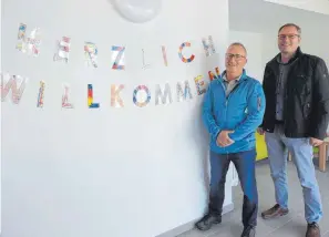  ??  ?? Ortsvorste­her Rudolf Haas (links) und Bürgermeis­ter Markus Knoblauch freuen sich auf die Wiedereröf­fnung des Lippacher Kindergart­ens.