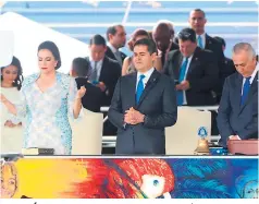  ??  ?? ORACIÓN. La primera dama, el presidente Hernández y el titular del Congreso, Mauricio, Oliva se encomendar­on a Dios.