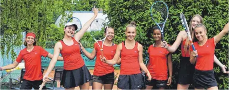  ?? FOTO: TC AALEN ?? Die erfolgreic­hen TC Aalen Juniorinne­n (v. l.): Lia Basalyk, Katharina Schlipf, Smila Schepp, Pia Sperber, Elsa Krieg, Kristina Junker und Yasmina Mayer.