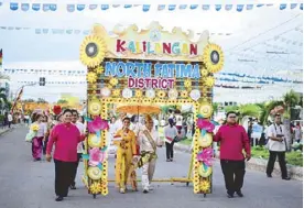  ??  ?? Celebratin­g in GenSan: Parada ng Lahi (above left), a sepak takraw competitio­n (above right) and parachute jump (top).