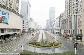  ?? —REUTERS ?? LOCKDOWN IN WUHAN A street in downtown Wuhan, Hubei province, looks deserted on Sunday after the city government announced a ban on vehicles in the area to contain the coronaviru­s outbreak.