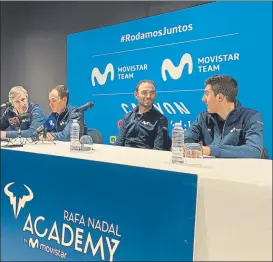  ?? FOTO: MOVISTAR ?? Eusebio Unzué junto a Enric Mas; mientras Valverde y Soler hablan entre ellos