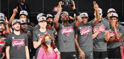  ?? GARRETT ELLWOOD/AFP PHOTO ?? TANTANG LAKERS: Bam Adebayo didaulat untuk mengangkat trofi setelah Miami Heat menjadi juara wilayah timur kemarin.