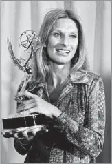  ?? Associated Press ?? VERSATILE PERFORMER Cloris Leachman, with her Emmy for “A Brand New Life,” was nominated more than 20 times.