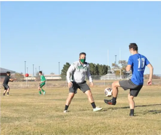  ??  ?? Moriarty head soccer coach Jordan Allcorn working with Micah Olson (in the blue shirt) while Isaac Dominguez and Cash Spindle work out in the background Nov. 4. Photo by Ger Demarest.