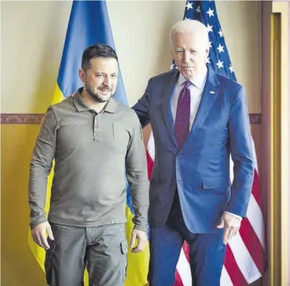  ?? LLL REUTERS ?? Volodímir Zelenski y Joe Biden, ayer durante su reunión en la cumbre de líderes del G7 en Hiroshima (Japón).