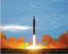  ?? Foto: Uncredited/KCNA via KNS, dpa ?? Ein nordkorean­ischer Raketentes­t vermutlich im vergangene­n Jahr: Das Foto hat die Regierung in Pjöngjang verbreitet.