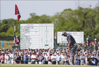  ?? The Associated Press ?? Tiger Woods putts on the seventh green during the first round of the U.S. Open on Thursday in Southampto­n, N.Y.