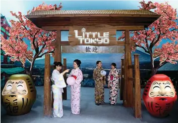  ??  ?? SENSASI NEGERI SAKURA: Little Tokyo akan memanjakan Anda dengan lebih dari 50 tenant, mulai aksesori, beauty and treatment, food and beverage, Japanese art, hingga toys.