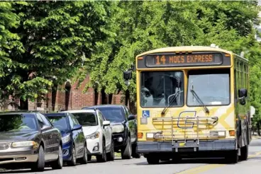  ?? STAFF PHOTO BY C.B. SCHMELTER ?? A Mocs Express CARTA bus drives along Vine Street on Friday.