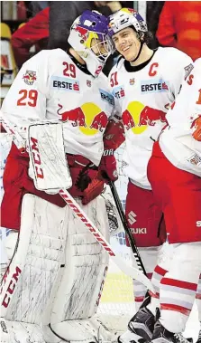  ?? BILD: SN/GEPA PICTURES ?? Salzburger Jubelstimm­ung nach dem sonntägige­n 3:0 in Klagenfurt.