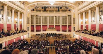  ?? FOTO: ARTE/ORF ?? Im Großen Saal – einer der vier Säle des 1913 errichtete­n und 2001 zuletzt sanierten Wiener Konzerthau­ses – können über 1500 Zuschauer das Geschehen auf der Bühne verfolgen.