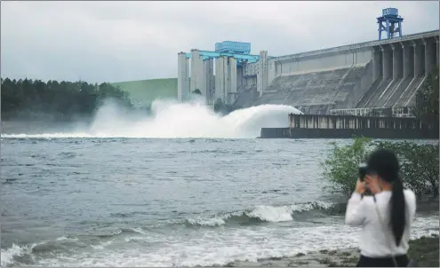  ?? ZHANG XINJUN / FOR CHINA DAILY ?? Danjiangko­u Reservoir in Central China’s Hubei province is the start of the South-to-North Water Diversion Project’s central route, from which water is diverted to Beijing.