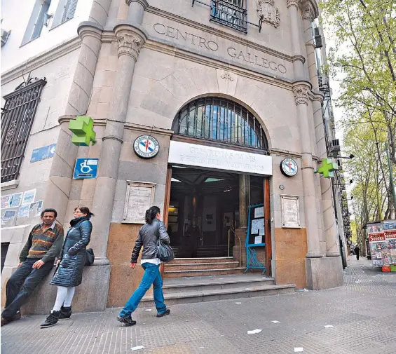  ?? L. THIEBERGER ?? Clásico. El edificio de Belgrano y Pasco fue adquirido en 1917 y es donde funciona el sanatorio, con 10.000 afiliados y otras prestacion­es.