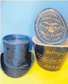  ?? FOTO: WALTER SCHMID ?? Der Zylinder aus der Isnyer Hutwerksta­tt von Wilhelm Jann gegen Ende des 19. Jahrhunder­ts.
