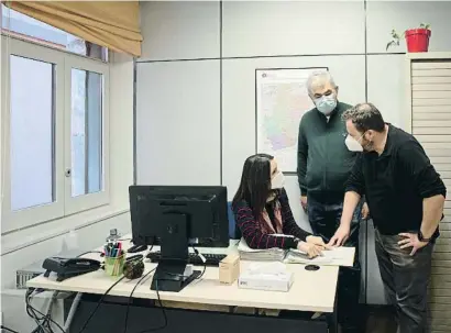  ?? AgA nciegsZ ?? Sonia Fernández, Rafael Jiménez i Joan Bosch, de l’equip d’experts en addiccions del Centre Spott