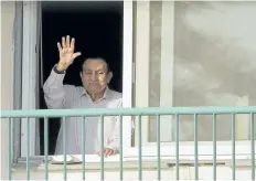  ?? THE ASSOCIATED PRESS FILES ?? Egypt’s former president Hosni Mubarak waves to his supporters from his room at the Maadi Military Hospital in October, 2016. Mubarak was released from custody on Friday, after serving time for embezzleme­nt and he was acquitted of ordering the deaths...