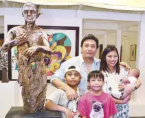  ??  ?? Award-winning sculptor Pope Dalisay with wife Tin and sons Juan Paulo, Job Miguel and baby Andy. Originally an all-wood artist, he has since diversifie­d using other mediums as clay, plaster, concrete, stone, adobe, paper, resin and sometimes...