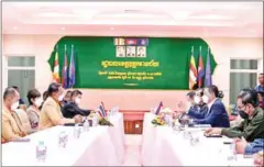  ?? ODDAR MEANCHEY ADMINISTRA­TION ?? Oddar Meanchey provincial authoritie­s and their Thai counterpar­t discuss border-related issues on September 3.