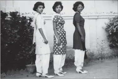  ?? PHOTOS: COURTESY OF NOREEN RODRIGUES ?? Noreen Rodrigues (right) with her sister, Daphne Rodrigues (left) and cousin, Kay Pinto, in the garden of the Rodriguez home in Cincinnatu­s Town, Karachi, before the family moved to Montreal. The young women are wearing the traditiona­l shalwar kameez.