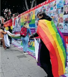  ?? /BIBIANA DÍAZ ?? En Puebla se realizó la marcha del orgullo LGBTTTI y por segundo año no fue masiva