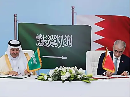  ?? SPA ?? The MoUs were signed in Manama by Saudi Transport Minister Saleh Al-Jasser and his Bahraini counterpar­t Mohamed bin Thamer Al-Kaabi.