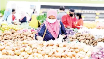  ?? — Bernama photo ?? Abdul Wahid says an expansiona­ry and holistic budget totalling RM322.5 billion is appropriat­e with current priorities for the people’s well-being, business continuity and economic resilience.