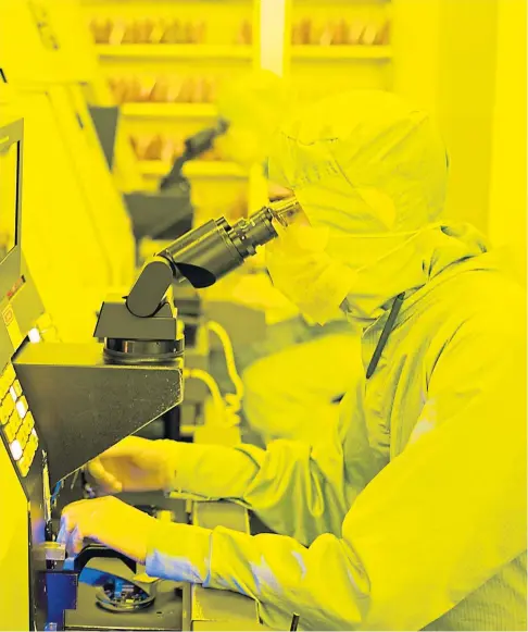  ??  ?? ■ Semefab staff work to precise measuremen­ts in creating semiconduc­tors.