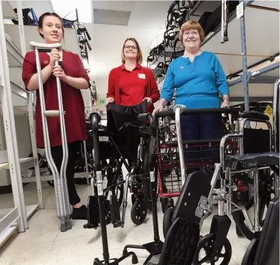  ?? CITIZEN PHOTO BY BRENT BRAATEN ?? The Red Cross is hosting an open house seeking volunteers to continue the Health Equipment Loan Program. The service was used by more than 3,000 people in Prince George last year. Volunteer Francesca Donker, program coordinato­r Sandra Sawtell and...