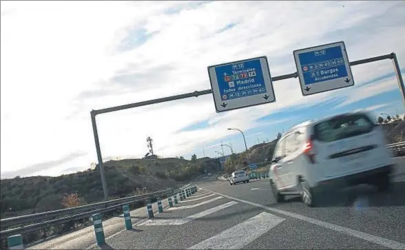  ?? DANI DUCH / ARCHIVO ?? La M-12, autopista de acceso al aeropuerto de Madrid-Barajas, es una de las ocho concesione­s en quiebra