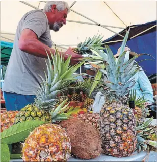  ??  ?? Fresh fruit makes Hanalei’s Saturday Farmers Market a visit worth savouring. Besides pineapples and coconuts, a local specialty is longan, a cousin of lychee fruit.