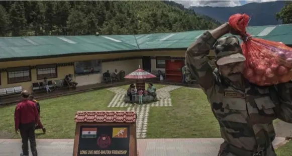  ?? GILLES SABRIE/THE NEW YORK TIMES FILE PHOTO ?? An Indian soldier with a sack of vegetables at a military facility his country uses as a regional headquarte­rs, in Haa, Bhutan, near a border area claimed by both India and China.