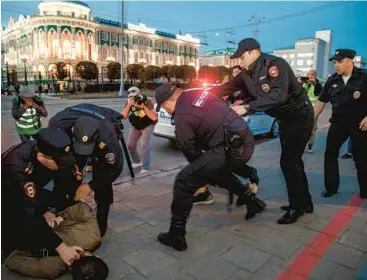  ?? AP ?? Police detain demonstrat­ors at an anti-war protest Wednesday in Yekaterinb­urg, Russia. Protests were held in dozens of cities.
