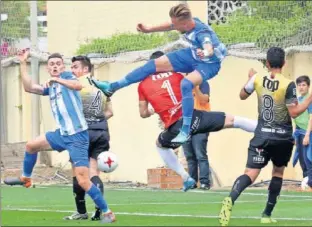  ??  ?? SIN GOLES. Fueron los grandes ausentes en el encuentro de ida de la eliminator­ia.