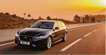  ?? Foto: Nick Dimbleby, Jaguar ?? Für einen kleinen Aufpreis bietet der Jaguar XF Sportbrake bei einer unveränder­ten Länge von 4,96 Metern nicht nur deutlich mehr Platz als die Limousine, sondern sieht auch noch besser aus.