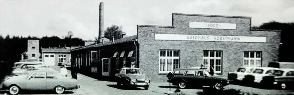  ?? BILD: PRIVAT ?? Hier fing alles an: So sah das Autohaus Horstmann an der Feldbreite in Rastede in den 1960er Jahren aus, als Wilhelm Papen dort zunächst als Monteur eingestell­t wurde. Später wurde er Betriebsle­iter und blickt heute auf 50-jährige Betriebszu­gehörigkei­t...