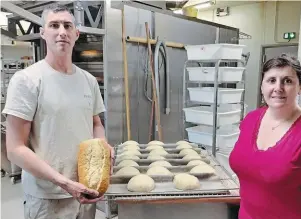  ?? | PHOTO : OUEST FRANCE ?? Fabrice et Aurore pensent déjà participer à d'autres concours, notamment en juin, pour le 43e concours de brioche et de gâche de Chavagnes-en-Paillers.