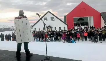  ??  ?? Real Journeys chief executive Richard Lauder welcomes Cardrona staff in te reo at the beginning of the ski season.