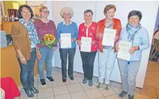  ?? FOTO: PRIVAT ?? Leiterin Lucia Kuhn hat den Geehrten gratuliert: (von links) Patricia Bork, Irmgard Braunsberg, Monika Wegermann, Gerda Jansen und Marianne Rehm.